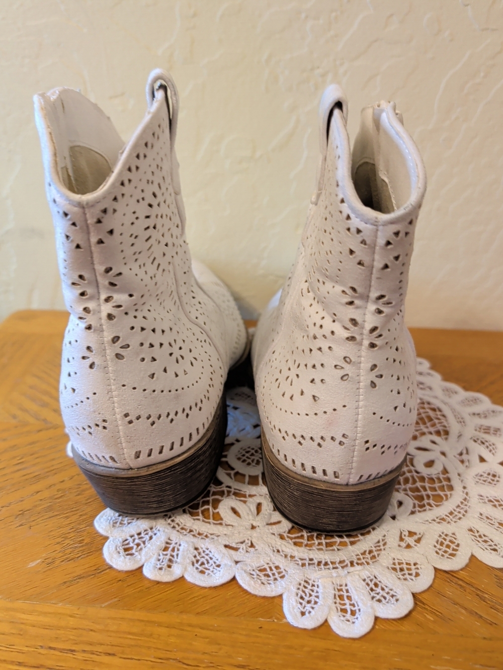 Very G Women White Ankle Cowboy Boots Size 8.6 - Picture 8 of 16